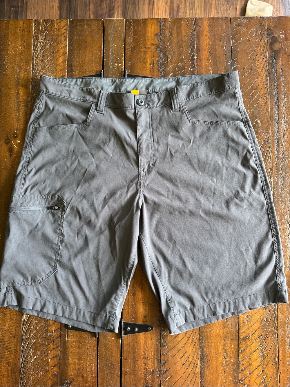 Men’s Eddie Bauer Hiking Shorts Size 38